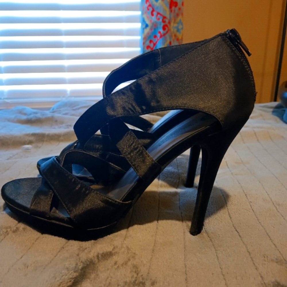 Women's Black Silky/Satin Strappy 6 inch Heels M by MichaelAntonio Size 8.5 NWOT
